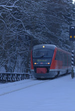 Ein Desirio nach Rumburk kommt aus dem  winterlichen Schatten  22.01.2017 13:25 Uhr im Sebnitztal. TW 642 035.