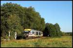 642 339 ist am 6.10.2011 als RB zwischen Knigsbrck und Dresden im Einsatz. Bei Ottendorf-Okrilla passiert der Zug der Stdtebahn Sachsen einen unbeschrankten Bahnbergang.