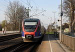 Ein Nachschuss von der Euregiobahn (RB20) kommt aus Langerwehe nach Herzogenrath und hält in Kohlscheid und fährt in Richtung Herzogenrath. Aufgenommen von Bahnsteig 1 in Kohlscheid. Bei schönem Sonnenschein am Nachmittag vom 26.3.2017. 