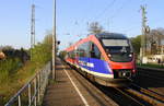 Die Euregiobahn (RB20) aus Stolberg-Rheinland-Hbf nach Düren  und kamm die Kohlscheider-Rampe hoch aus Richtung Herzogenrath und hilt in Kohlscheid und fährt in Richtung Richterich,Laurensberg,Aachen-West,Aachen-Schanz,Aachen-Hbf. 
Aufgenommen von Bahnsteig 2 in Kohlscheid. 
Bei schönem Frühlingswetter am Abend vom 9.4.2017. 