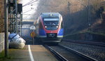 Zwei Euregiobahn (RB20) aus Eschweiler-Sankt-Jöris nach Düren nd kommen die Kohlscheider-Rampe hoch aus Richtung Herzogenrath und halten in Kohlscheid und fahren in Richtung Richterich,Laurensberg,Aachen-West. 
Aufgenommen von Bahnsteig 2 in Kohlscheid. 
Bei schönem Sonnenschein am Kalten Morgen vom 1.4.2016.