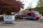 Den Bahnübergang am Bahnhof Alsdorf-Annapark befahren 643 213 sowie einer seiner Artgenossen.
Zum Aufnahmezeitpunkt war der Ring noch nicht geschlossen, so dass der Zug nur bis Eschweiler-St. Jöris fuhr.
Aufnahmedatum: 18.04.2016