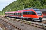 644 002 und 644 502 als RE57 auf dem Weg nach Brilon Stadt am 31.07.2017 wegen einer Weichenstörung ausnahmsweise auf Gleis 7 im Bahnhof Brilon-Wald.