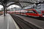 644 523-2 und 644 512-5 verlassen am 16.8.2017 als RB38 (RB11827)  Erftbahn  von Düsseldorf Hauptbahnhof nach Köln Messe/Deutz den Kölner Hauptbahnhof.