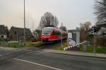 Am Bü Torfstecherweg in Gustorf ist der 644 558 als RB 38 nach Düsseldorf zu sehen.