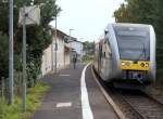 Der HLB-Triebwagen 508 106 hlt auf dem Weg nach Gieen am 25.9.13 in Garbenteich. 