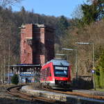 648 203 passiert soeben den Haltepunkt Gräveneck als RE25 nach Gießen.