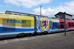 Heute am 11.05.2018 stand dieser Lint BR648 mit dem Eintracht Braunschweig Logo im Bahnhof Nordhausen. Im Ganzen wär der Zug nur schwer aufzunehmen gewesen auch so dass das Logo erkennbar ist