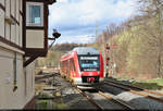 648 262-3  Katlenburg-Lindau  (Alstom Coradia LINT 41) erreicht den Bahnhof Herzberg(Harz) auf Gleis 2.
Aufgenommen am Ende des Bahnsteigs 2/4.

🧰 Harz-Weser-Bahn (DB Regio Nord)
🚝 RB 14167 (RB81) Bodenfelde–Nordhausen
🕓 24.3.2023 | 15:32 Uhr
