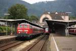 218 451 wartet neben 648 xxx in Bad harzburg am 31.07.2011.