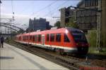 Eine Doppeltrakton 648 (Lint 41) erreicht nach der Fahrt von Flensburg nach Kiel in Sommer 2002 ihren Endbahnhof.