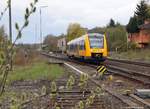 In Oberkotzau kommt dieser 1648 der Oberpfalzbahn aus Hof heran und trifft erste Frühlingsboten am 19.04.2016.