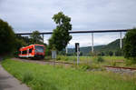 650 311 ist am 9. August 2017 als RB 22227 auf dem Weg von Pforzheim nach Tübingen. Aufgenommen bei Eyach.