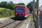 Auf Grund einer Verspätung des Gegenzuges fährt 650 114 und ein weiterer Triebwagen der Baureihe 650 außerplanmäßig auf Gleis 1 in den Bahnhof von Uhldingen-Mühlhofen ein