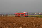 Kurz vor Sonnenuntergang rollen 650 021 und 650 010 als Regionalbahn von Wendlingen (Neckar) nach Oberlenningen dem nchsten Halt in Owen entgegen.