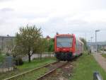 Kurz hinter Dettingen konnte ich am 1.5.2010 den 650 013 auf seiner Fahrt von Oberlenningen nach Kirchheim aufnehmen.