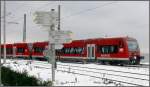 Nicht nur die Bahn geht bei Lindau in alle Himmelsrichtungen, sondern auch der Fussgnger oder Radfahrer. Zwei 650er auf dem Weg nach Friedrichshafen auf dem Bodenseedamm in Lindau. (02.12.2010)