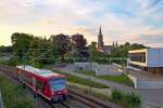 650 227 nach Aulendorf verlässt am Abend des 16.6.2015 die Stadt Ulm.