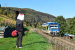 Husky trifft RegioShuttle. Während eines Shootings kommt 650 131 nach Traben Trabach durch die Weinberge bei Reil gefahren. Der Tf hat sich über den Gruß sehr gefreut.

Reil 01.11.2022