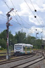 Ausfahrt auf Hp2. 650 566 fährt auf Hp2 in Zwickau aus gen Westen.

Zwickau 28.07.2023