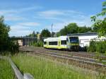 650 720  Coburg  fhrt hier am 16.Juni 2013 in den Bahnhof von Oberkotzau ein.