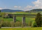 650 655 (VT 20) + 650 653 (VT 17) + 650 661 (VT 26) als WBA1 nach Bayerisch Eisenstein am 26.04.2014 auf der Ohebrücke bei Regen.