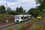 Das Vogtland ist ein Landstrich der sich über Sachsen, Thüringen, Bayern und Böhmen ausbreitet. VT 325 + 305 der Erfurter Bahn haben vor 20 Minuten bei Mehltheuer die Mehlbahn aus Weida verlassen und sind auf dem Weg nach Hof. Hier im Bereich Grobau,Reuth und Kornbach wird die Grenze Sachsen-Thüringen mehrmals überfahren. Bahnstrecke 6362 Leipzig - Hof bei Reuth im Vogtland. 17.08.2013