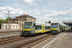 VT 650.732 (links) und VT 650.712 der agilis Verkehrsgesellschaft im Bahnhof Kirchenlaibach am 21.05.2016. Kirchenlaibach ist Kreuzungsbahnhof der Relationen Bayreuth - Weiden und Marktredwitz - Pegnitz. VT 650.732 fährt soeben aus Gleis 3 aus und setzt seine Fahrt nach Weidenberg (über Bayreuth) fort. VT 650.712 wird in wenigen Minuten auf seiner Fahrt nach Hof in Richtung Marktredwitz ausfahren.