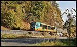 Der GW Train Regio 654048-7 aus Karlsbad erreicht hier am 19.10.2021 um 9.33 Uhr Becov nad Teplou. Der Zug hat Marienbad als Ziel.