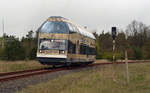 Am 23.04.17 passiert 670 003 das nicht mehr betriebsbereite Signal an der Ausfahrt Oranienbaum. Der Triebwagen war von Dessau aus unterwegs nach Wörlitz.