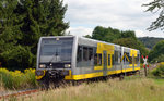 Auf dem Weg nach Wangen passiert 672 901 mit einem weiteren 672er am 20.08.16 die Kaffeerösterei Moness in Bälgstädt.