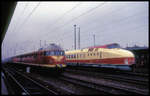 DB VT 08520 neben DR VT 18.16 bei der Parade am 26.10.1996 in Arnstadt.