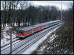 Ein ungewöhnlich zweifarbig zusammengestellter VT 624 war am 31.1.2003 auf der Rollbahn in Hasbergen zu sehen. VT 624606 war vierteilig um 14.50 Uhr unterwegs nach Münster.