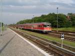 VT der BR624 579-7 durchfhrt hier gerade den S-Bahnhof Hoppegarten in Richtung Berlin-Lichtenberg. (22.07.04)