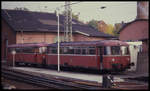Schienenbus 798670 mit VB 998838 an der Tankstelle im BW Bebra am 3.10.1990.