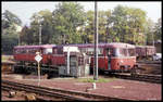 Schienenbus 798670 mit Beiwagen auf der Drehscheibe im BW Bebra am 3.10.1990.