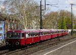 Sechsteilige Schienenbusgarnitur der Vulkaneifelbahn auf Tour  Rund um Köln  bei Köln Süd am 7.4.19.