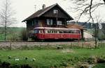 15. April 1993 Haltepunkt Otting an der Strecke Traunstein - Waging am See. LVT 798 729 hält als planmäßiger Personenzug P 5579.