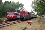 107 018 fuhr am 08.09.19 von Schwarzenberg nach Schleiz. Hier ist der Zug mit dem VT 798 592-1 in Schleiz zusehen.