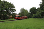 EVB 796 826-5 + 998 915-2 + 796 828-1 dieseln als Moorexpress durch Brilit zur Fahrt von Bremen nach Stade. (26.05.2022)