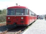 Beiwagen 775-256 und VT 995-295 (hinten dran) beim Bahnhofsfest in Ulmen, da hier die Wiedererffnung der Eifelquerbahn statt fand.