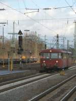 Schienenbus mit DB Beschriftung !? Bei der Durchfahrt durch den Neuwieder Bahnhof am 12.03.05.