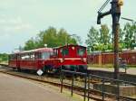 2er Uerdinger Schienenbusgarnitur 798-04 und die Kf  Spaniol  der Sdlimburgischen Dampfeisenbahngesellschaft (ZLSM) stehen am 25.07.2010 im Bahnhof Simpelveld und warten auf ihre Fahrgste nach