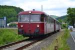 Am 2. Juni 2012 befuhr die DGEG im Rahmen einer Sonderfahrt das nur noch
im Gterverkehr betriebene Reststck der Dietzhlztalbahn mit einem
dreiteiligen Uerdinger Schienenbus. Das Bild entstand unterhalb der Dillenburger Stahlwerke.