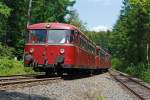 Schienenbusgarnitur der FSB - Frderverein Schienenbus e.v. (Menden) auf Sonderfahrt, hier am 02.06.2012 in Neunkirchen-Salchendorf auf dem Gleis (priv.) der Kreisbahn Siegen-Wittgenstein (KSW) fhrt von der Spitzkehre hinauf zum Pfannenberg. Die Garnitur bestand aus Motorwagen 796 690-6, Beiwagen 996 309-1 und dem Motorwagen 796 802-7.