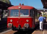 Zur Abfahrt nach Kaisersesch steht der VT 98 der VEB in Gerolstein am Bahnsteig Gleis 4 bereit in wenigen Minuten beginnt der Fahrt durch eine wunderschne Landschaft. 18.8.2012