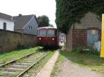 Schienenbus der Oleftalbahn am 30.7.06 bei der Einfahrt in den Bahnhof Olef