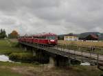 Der VT 98 der PEF als RB nach Passau am 06.10.2013 unterwegs bei Anzenkirchen.