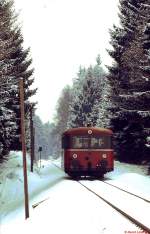 Im Februar 1986 passiert ein 798 zwischen Weibhausen und Hufschlag (Strecke Waging - Traunstein) ein grosses Waldstück