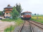 Blick nach Osten auf 796 724 im Bahnhof Steppach-Pommersfelden am 21.5.95. Links liegt der Ort Steppach und rechts etwa 1 km entfernt Pommersfelden mit dem Schloss Weißenstein.